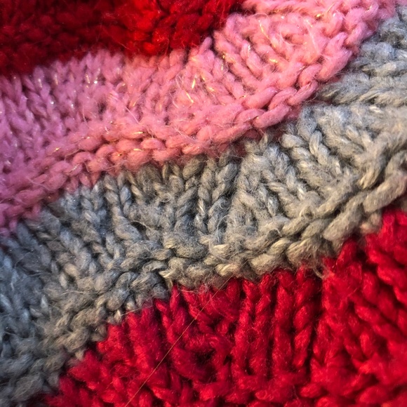 a multi coloured benni - Picture 2 of 2